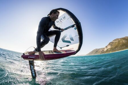 Stage wingfoil à Hyères : là où le vent rencontre la bonne humeur | École Kitesurf Var Age-apprendre-wingfoil