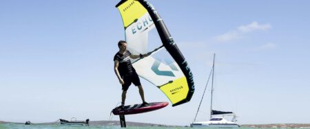 Stage wingfoil à Hyères : là où le vent rencontre la bonne humeur | École Kitesurf Var Se-perfectionner-wingfoil