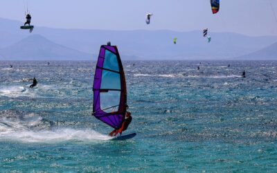 Licence FFV : le ticket d'entrée pour une session de kitesurf épique à l'Almanarre | École Kitesurf Var Licence-FFV-session-kitesurf