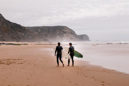 Bien choisir la taille de sa planche de kitesurf : le match décisif sur le sable | École Kitesurf Var Determiner-bonne-taille-de-planche-de-kitesurf