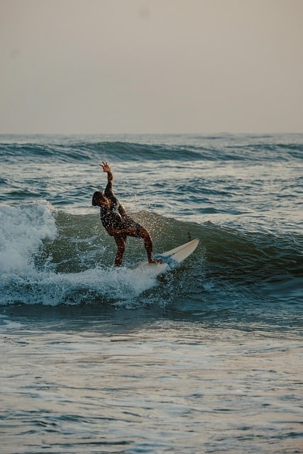 Planches, palmes et panache : quelques marques stars de la glisse à l’assaut des vagues | École Kitesurf Var Equipements-de-surf