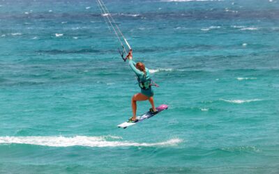 Assurance FFV : la bouée de sauvetage du kitesurfeur à l’école KGG | École Kitesurf Var Bouee-de-flottaison-kitesurfeur-ecole-KGG