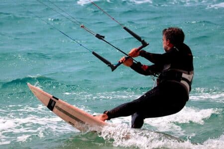 Assurance FFV : la bouée de sauvetage du kitesurfeur à l’école KGG | École Kitesurf Var Assurance-FFV-kitesurf